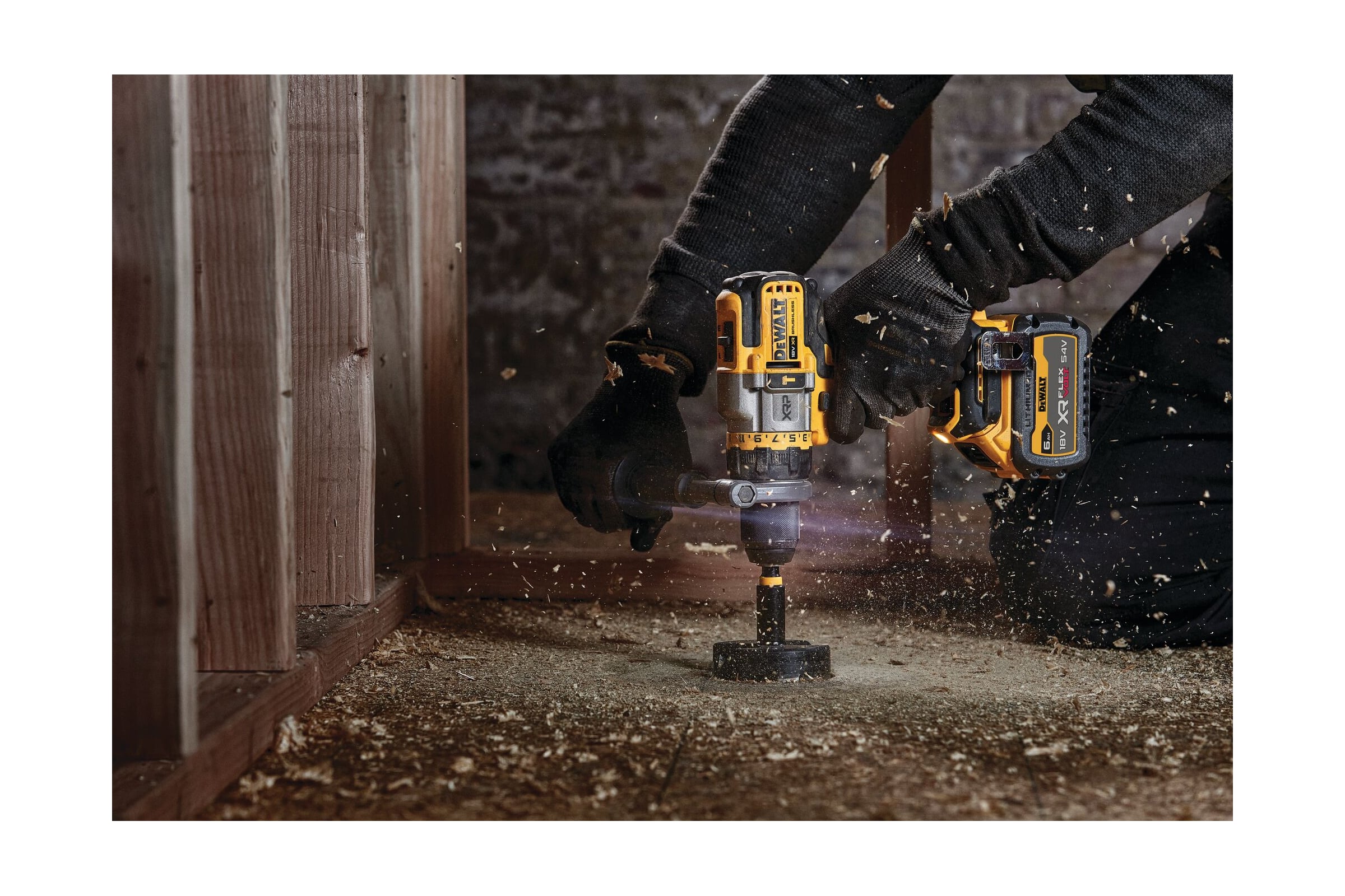 Аккумуляторная ударная дрель-шуруповерт Dewalt 18 В, 2250 об/мин, 38250  уд/мин, с АКБ 6 Ач и ЗУ, в кейсе TSTAK DCD999T1 - выгодная цена, отзывы,  характеристики, фото - купить в Москве и РФ