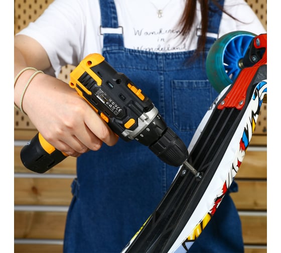 Аккумуляторная дрель-шуруповерт DEKO Banger 12V SET 1 063-4129
