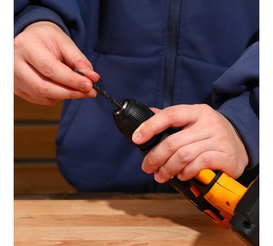 Аккумуляторная дрель-шуруповерт DEKO Banger 20V ONE+ SET1 в кейсе, 2x1.5Ач 083-1110