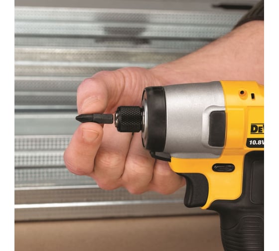 Аккумуляторный ударный шуруповерт DEWALT DCF 815 S2