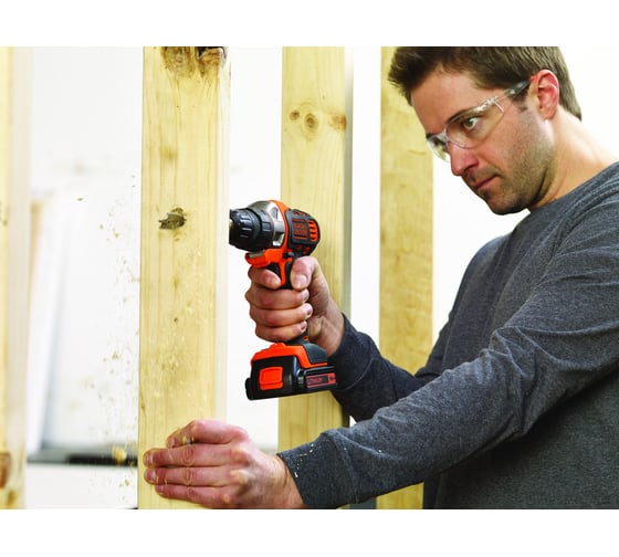 Многофункциональный аккумуляторный инструмент Black+Decker MultiEvo MT218K