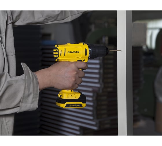 Аккумуляторная дрель-шуруповерт Stanley SCD12S2
