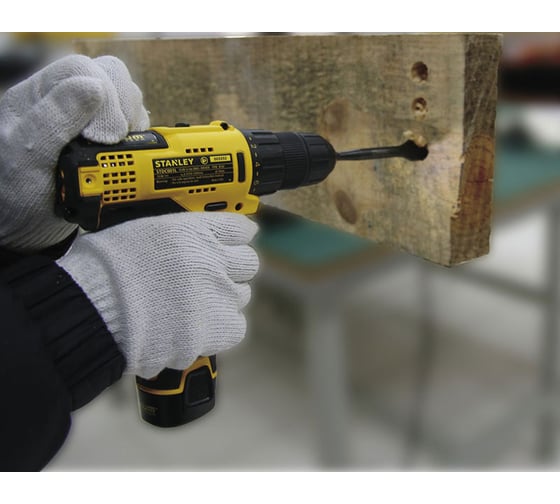 Аккумуляторная дрель-шуруповерт Stanley STCD1081B2