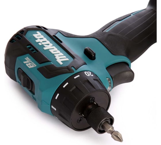 Аккумуляторная дрель-шуруповерт Makita CXT DF032DWAE