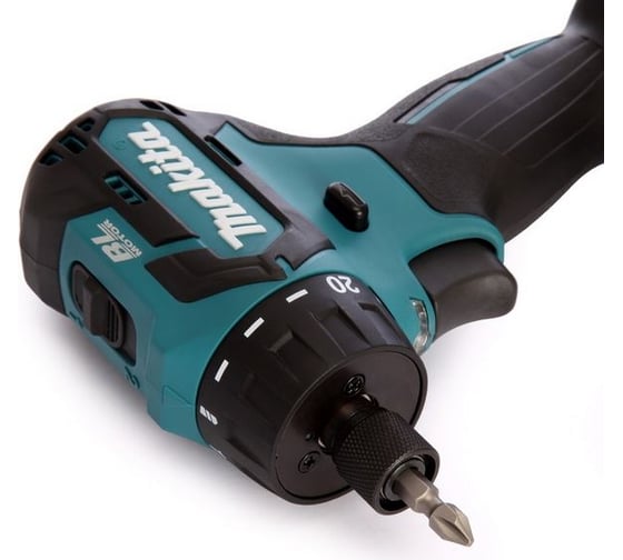 Аккумуляторная дрель-шуруповерт Makita CXT DF032DWME