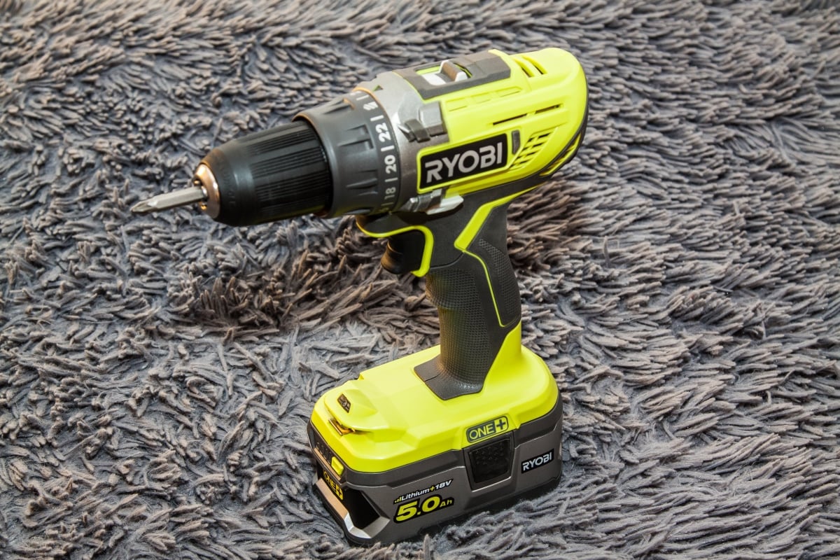 Ryobi one r18dd3 220s. Дрель-шуруповерт Ryobi one+ r18dd3-220s 5133003348. Ryobi one+ r18dd3-220s. Шуруповерт Ryobi r18dd3-120s 5 Ач. R18dd3-220s.