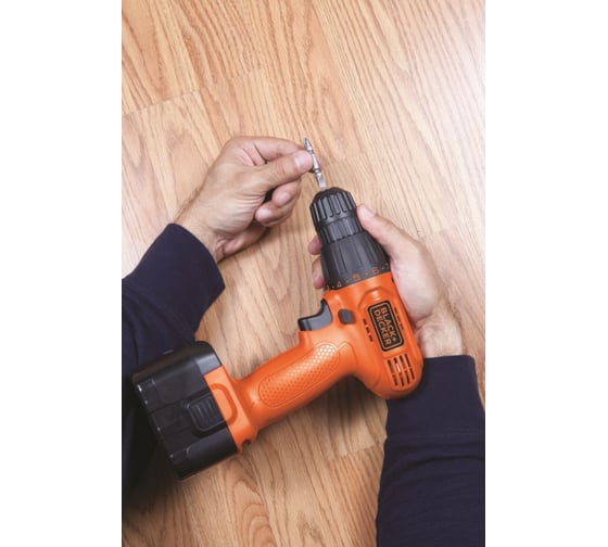 Аккумуляторная дрель-шуруповерт Black+Decker CD121K