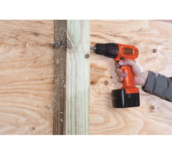 Аккумуляторная дрель-шуруповерт Black+Decker CD121K