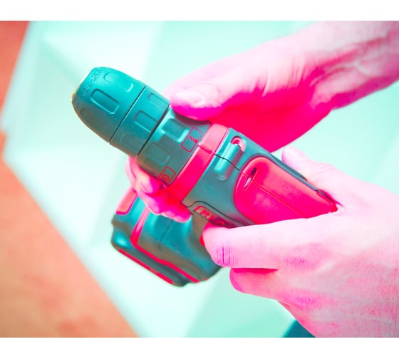 Компактная аккумуляторная дрель-шуруповерт Black+Decker BDCDD12