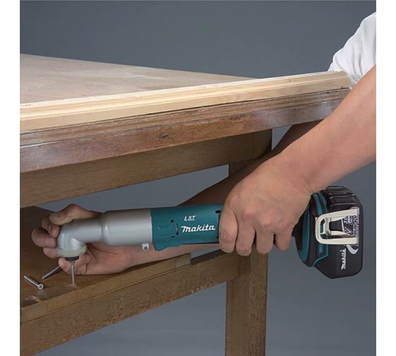 Аккумуляторный ударный угловой гайковерт Makita DTL061Z