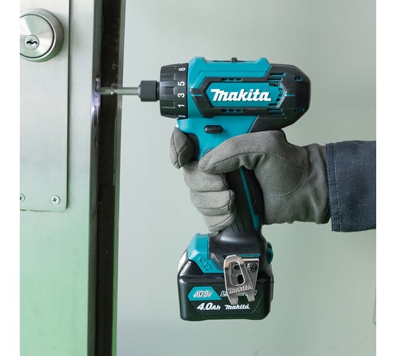 Аккумуляторная дрель-шуруповерт Makita CXT DF033DZ