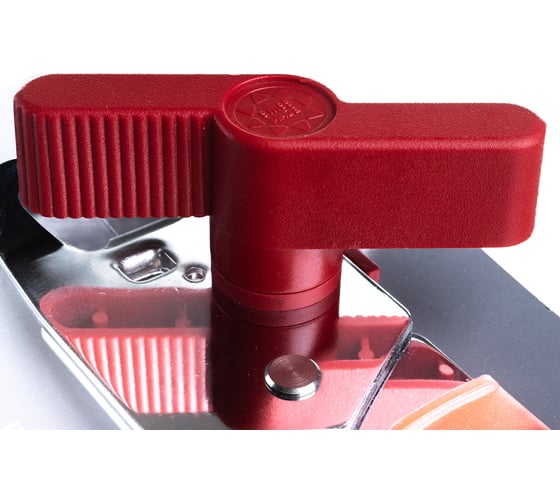 Консервный нож Victorinox красный 7.6857