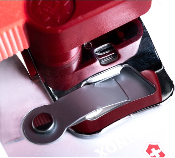 Консервный нож Victorinox красный 7.6857