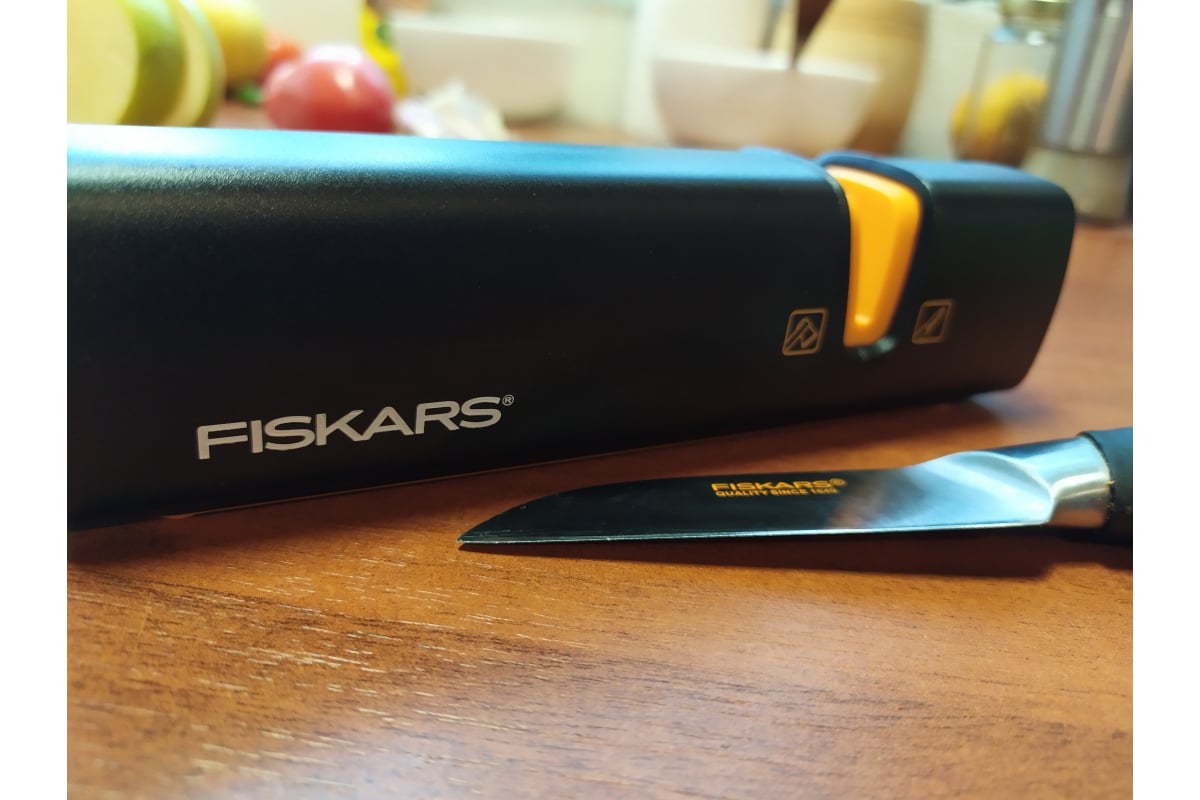 Точилка для заточки топора и ножа Fiskars Xsharp ножеточка