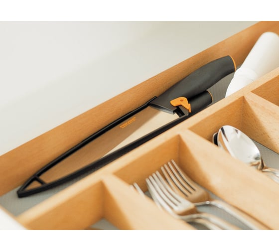 Поварской нож в чехле Fiskars FF 20см 1014197