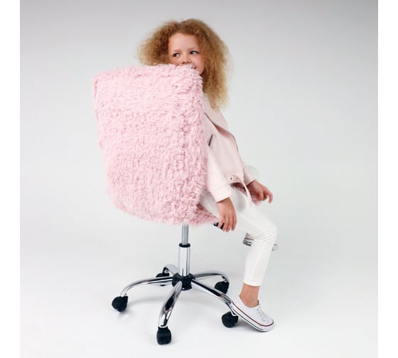 Поворотное кресло AKS Home FLUFFY, искусственный мех, нежно-розовый 86385
