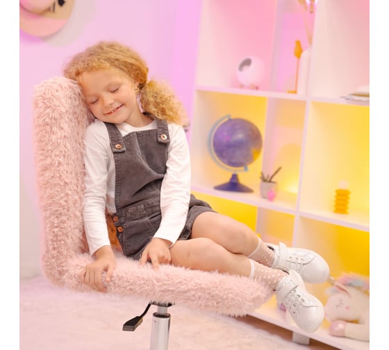 Поворотное кресло AKS Home FLUFFY, искусственный мех, нежно-розовый 86385