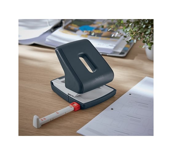 Дырокол LEITZ Cosy soft touch 30 листов, серый 50040089