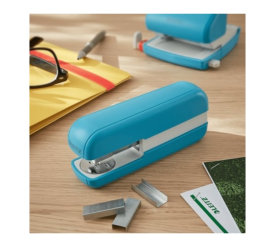 Степлер LEITZ Cosy soft touch 30 листов, синий 55670061