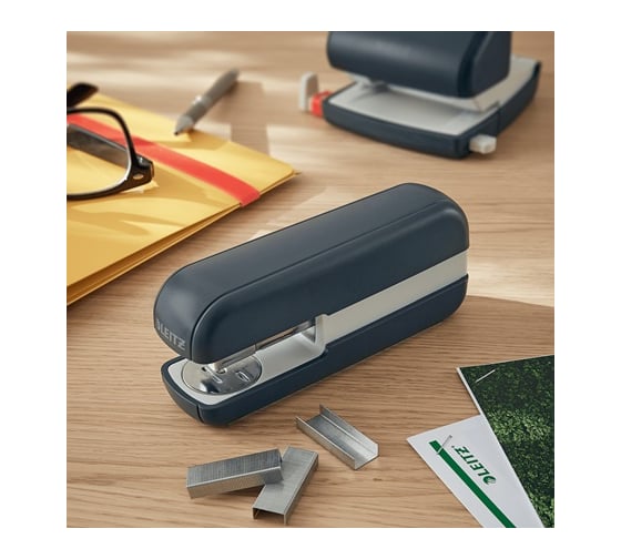 Степлер LEITZ Cosy soft touch 30 листов, серый 55670089