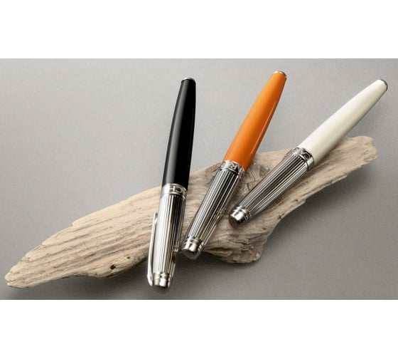 Перьевая ручка Caran d’Ache Перьевая ручка Carandache Leman - Bicolor Black Lacquer SP F 4799.279