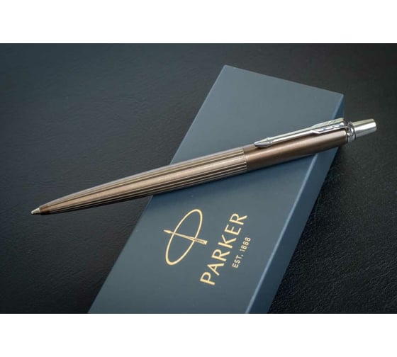 Шариковая ручка Parker Jotter Premium - Carlisle Brown Pinstripe CT, M 1953201