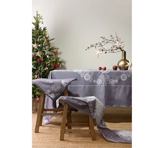 Скатерть из хлопка Tkano New Year Essential фиолетово-серая, с рисунком Ледяные узоры, 180x260 см TK21-TC0026