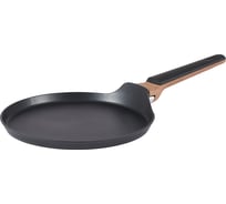 Сковорода блинная WERNER VERTICAL 24,0x1,7 см из кованого алюминия с двухслойным антипригарным покрытием Pfluon, бакелитовой ручкой с покрытием Soft Touch, для всех видов плит, включая индукционные. Толщина дна: 3,3 мм, толщина стенок: 2,8 мм. 51917