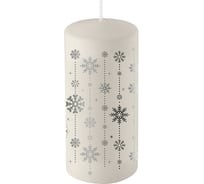 Свеча Волшебная страна Deco Christmas 56х120 Снежинки серебро на белом 008162