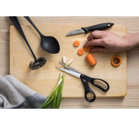 Нож для чистки FISKARS с поворотным лезвием Essential 1065586
