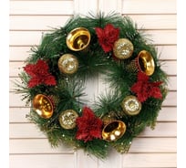 Новогодний венок Зимнее волшебство d-25 см, Красные цветы и золотые колокольчики 5036599