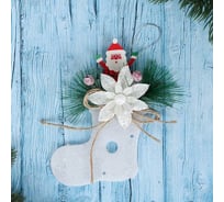 Новогоднее украшение Зимнее волшебство Сапожок дедушка мороз с цветком, 8х13 см 6938980