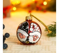 Елочный шар Сималенд Гномики в снежинках, d-5 см, ручная роспись, красный 7304125