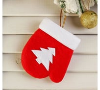 Мягкая подвеска Зимнее волшебство Варежка с ёлкой, 8х6 см, красный 547247