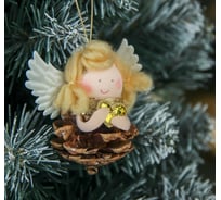 Мягкая подвеска Зимнее волшебство Ангел - девочка на шишке с сердечком, 7 см 3249317