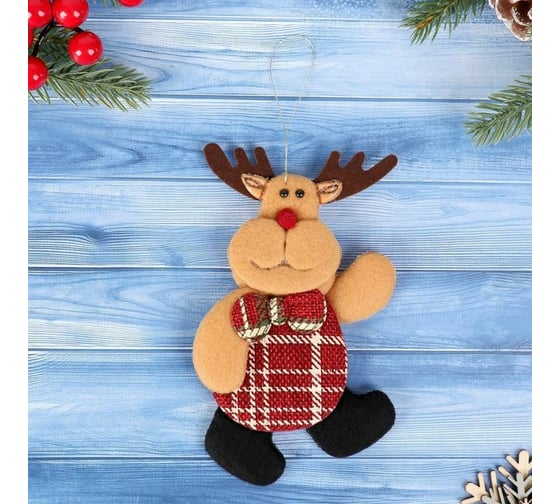 Мягкая подвеска Зимнее волшебство Олень в клеточку, 6х14 см, красный 4323042 1