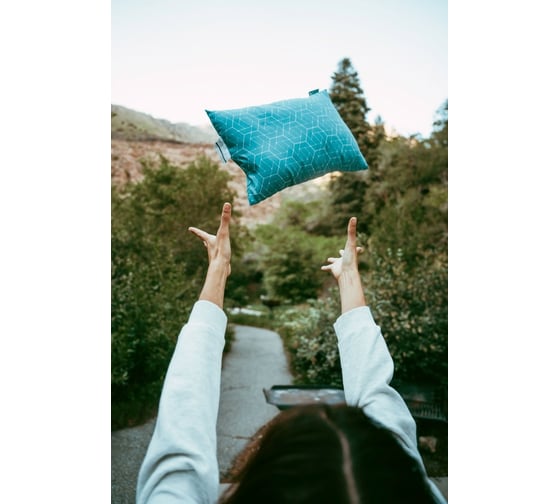 Подушка Klymit Coast Travel Pillow голубая 12CTBL01C