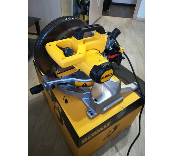 Торцовочная пила DEWALT DWS713 42
