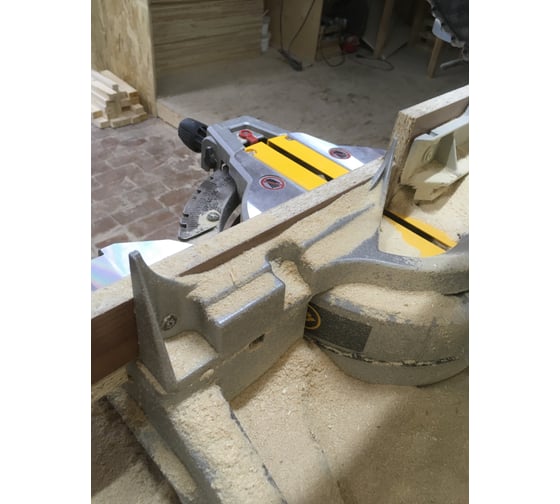 Торцовочная пила DEWALT DWS713 33