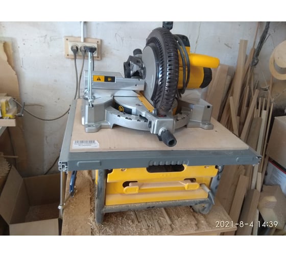 Торцовочная пила DEWALT DWS713 28
