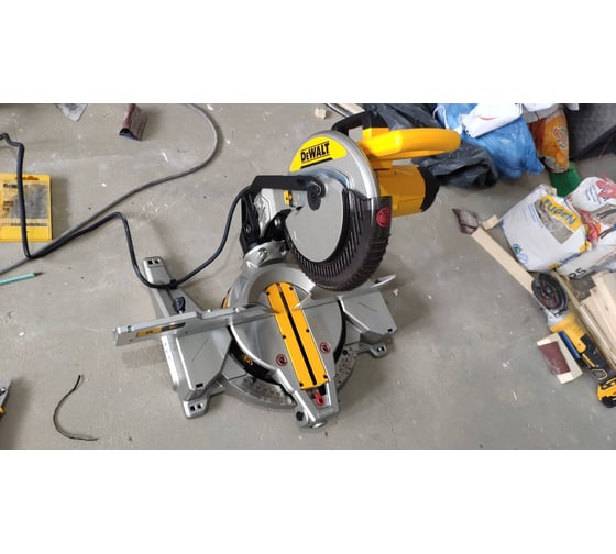 Торцовочная пила DEWALT DWS713 27