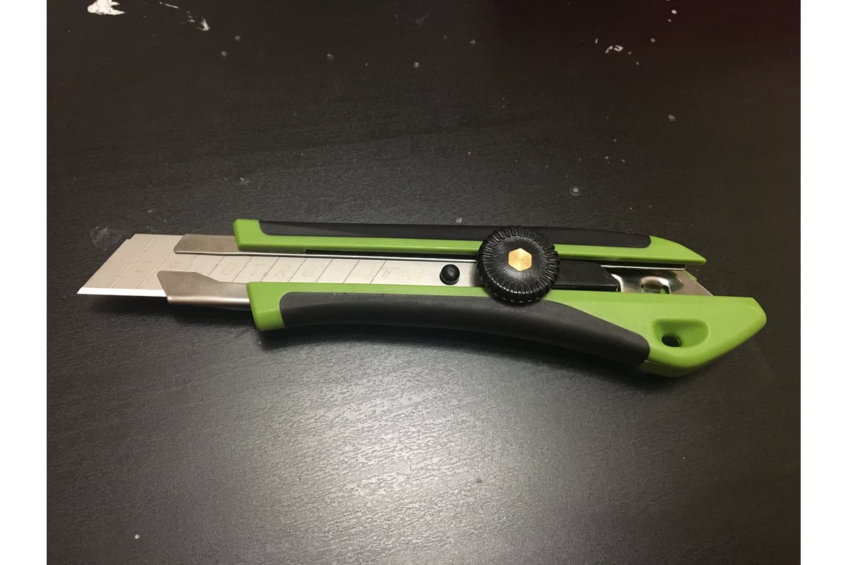 Нож со сменным лезвием с фиксацией, двухкомпонентный корпус, 18 мм Дело ...