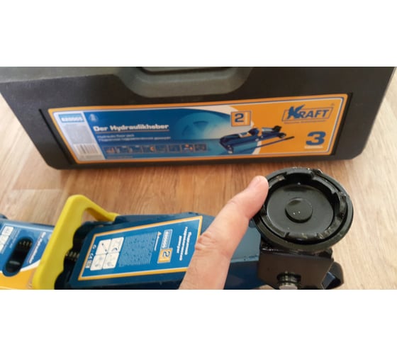 Подкатной гидравлический домкрат KRAFT 3 т, кейс KT 820005 - купить для ...