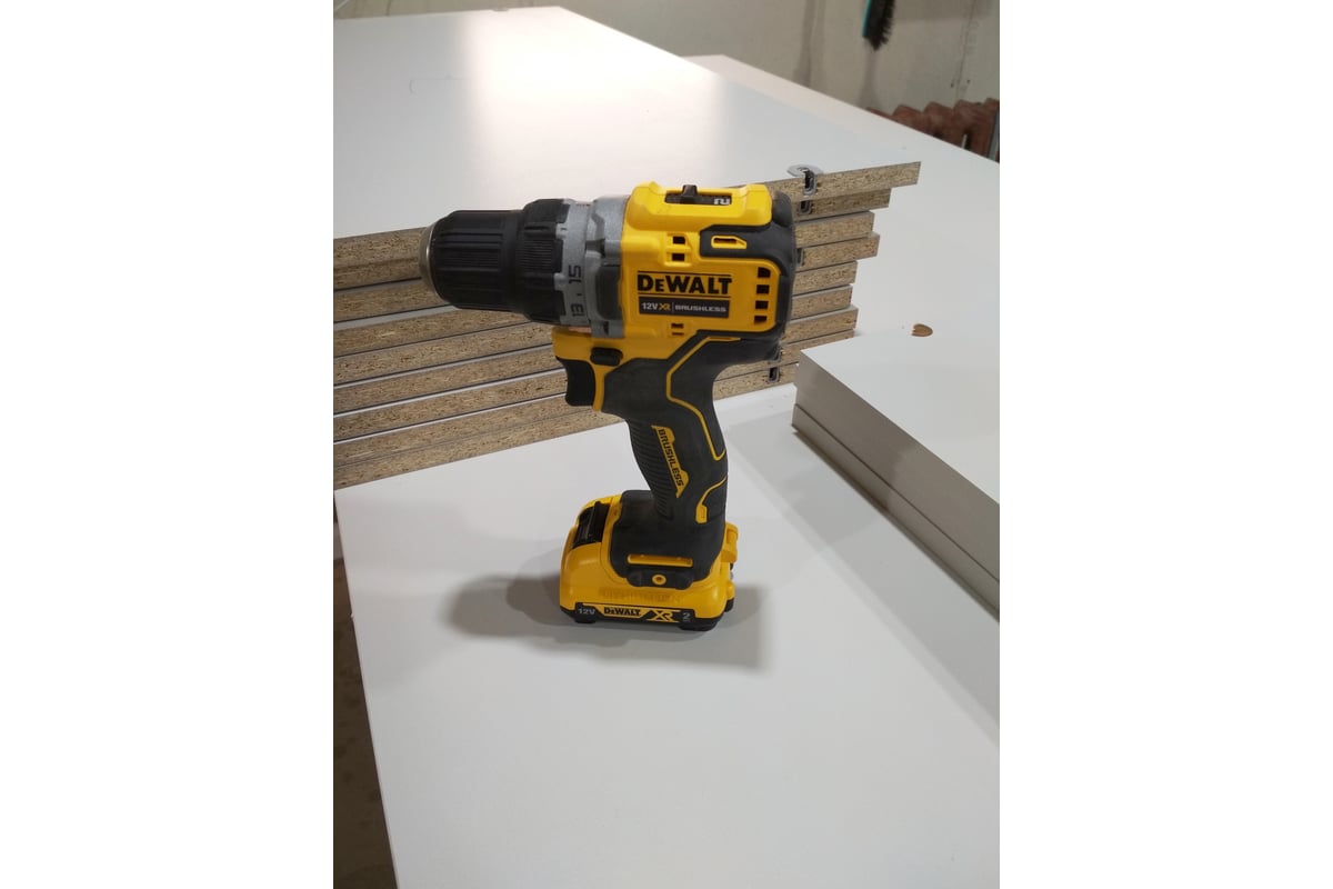 Компактная дрель-шуруповерт DEWALT 12 В XR DCD701D2-QW - выгодная цена .