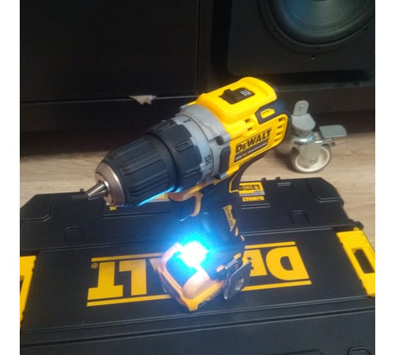 Компактная дрель-шуруповерт DEWALT 12 В XR DCD701D2-QW 93