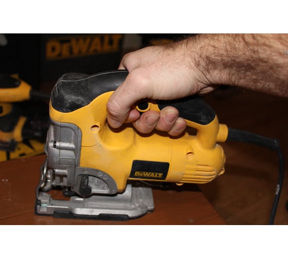 Лобзик DEWALT DW 331 K 44