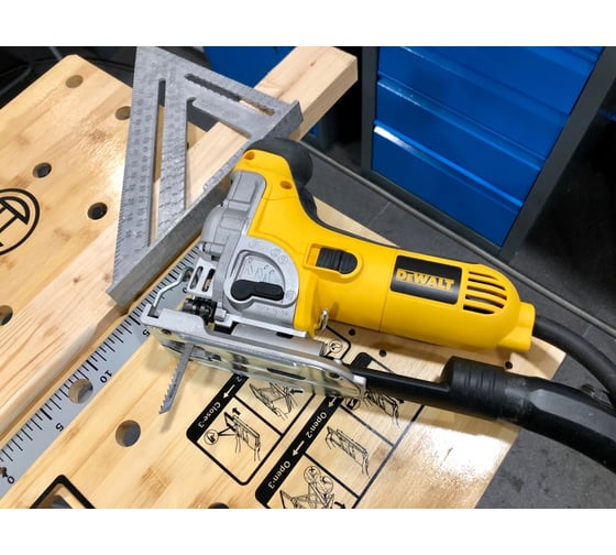 Лобзик DEWALT DW 333 K 20