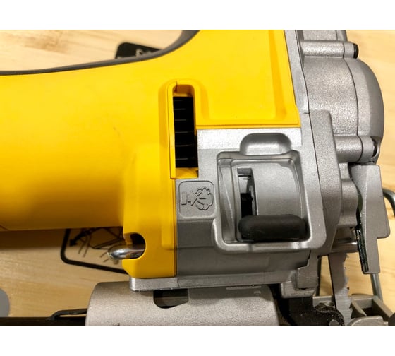 Лобзик DEWALT DW 333 K 21