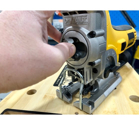 Лобзик DEWALT DW 333 K 22