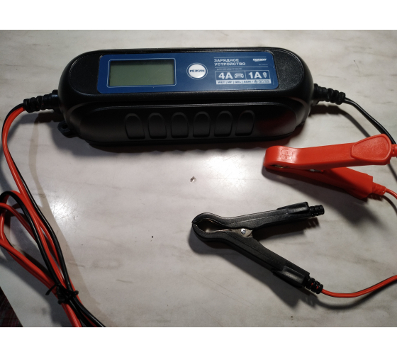 Умное зарядное устройство для аккумуляторов RUNWAY Smart car charger 6/12В, ток 1А/4А RR105 10